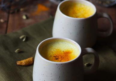 Turmeric and cardamom latte